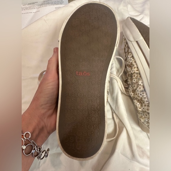 Täōs Z Soul Floral Casual Shoe 7 EUC - Picture 5 of 10